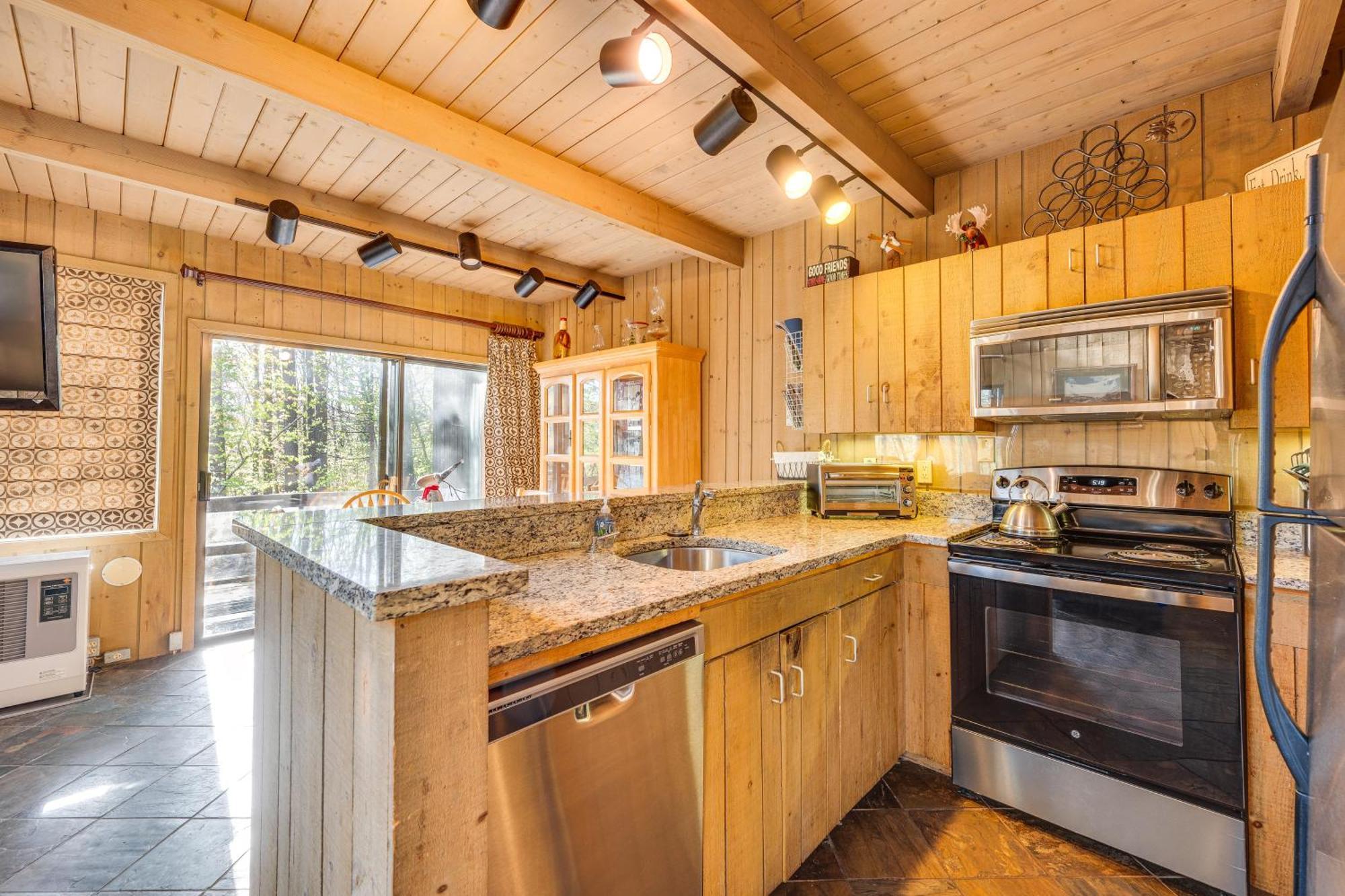 All-Season Conway Condo With Gas Grill! North Conway Exterior photo